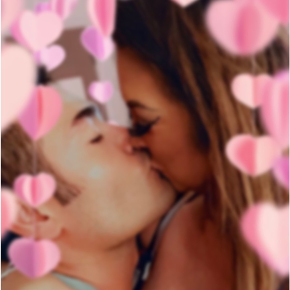 Meet your Posher, Harmony - Picture 2 of 3